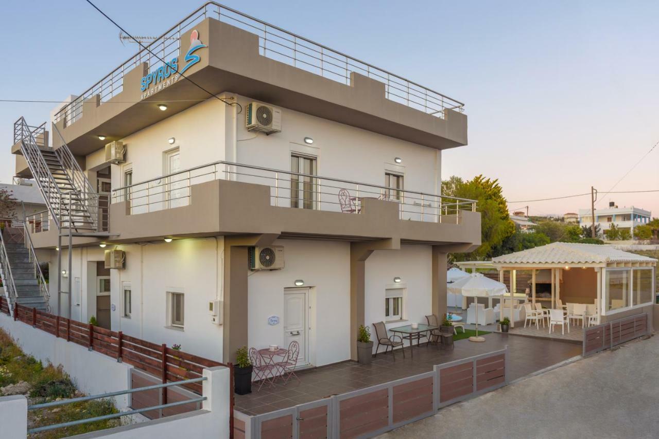 Spyros Apartments With Pool Каламаки Экстерьер фото